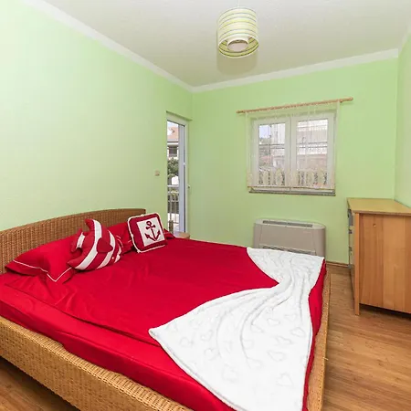 5 Bedroom Amazing In Okrug Gornji * טרוגיר