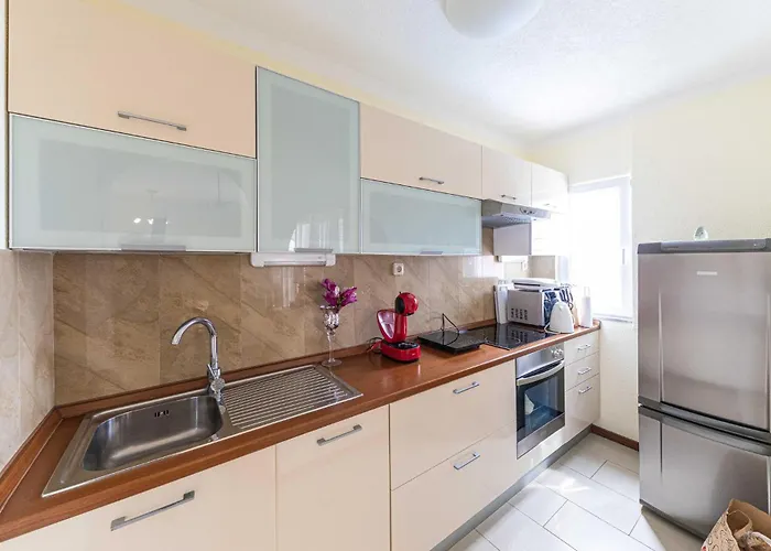 5 Bedroom Amazing In Okrug Gornji Trogir
