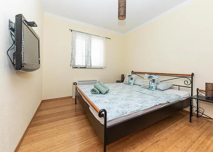 5 Bedroom Amazing In Okrug Gornji Ferienhaus Trogir