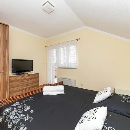 Nyaraló 5 Bedroom Amazing In Okrug Gornji Trogir