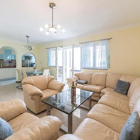 度假居 5 Bedroom Amazing In Okrug Gornji