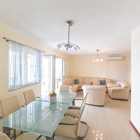 5 Bedroom Amazing In Okrug Gornji * Trogir