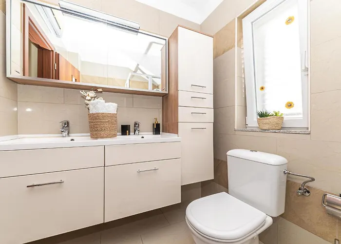5 Bedroom Amazing In Okrug Gornji Prázdninový dům Trogir