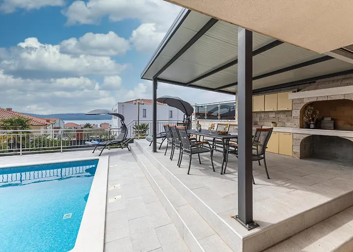 5 Bedroom Amazing In Okrug Gornji Prázdninový dům Trogir