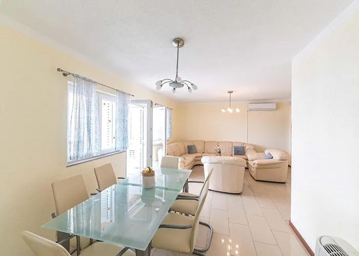 5 Bedroom Amazing In Okrug Gornji * Trogir