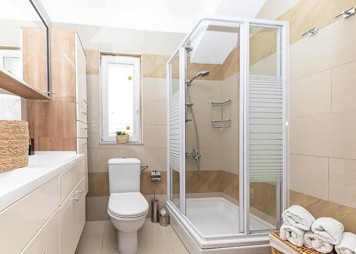 5 Bedroom Amazing In Okrug Gornji Trogir