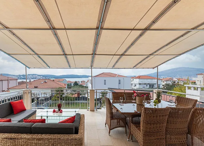 Prázdninový dům 5 Bedroom Amazing In Okrug Gornji