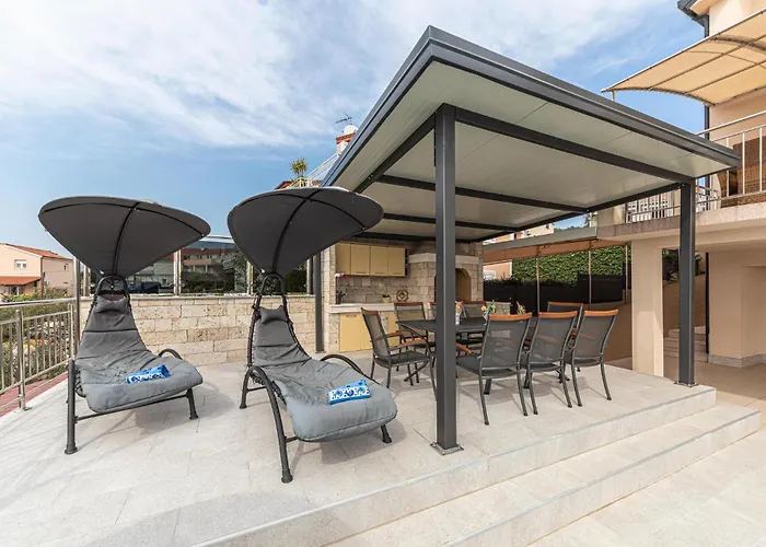 5 Bedroom Amazing In Okrug Gornji Prázdninový dům *
