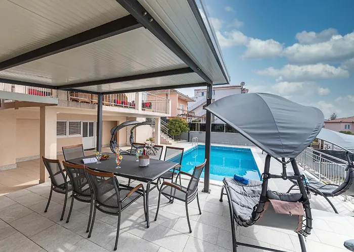 5 Bedroom Amazing In Okrug Gornji Prázdninový dům *
