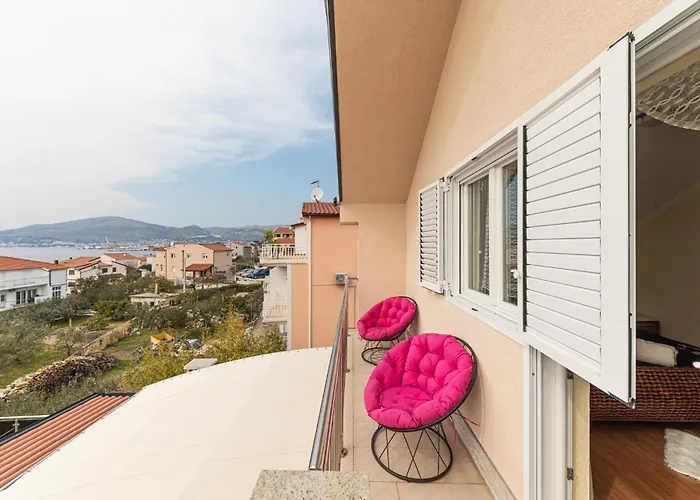 5 Bedroom Amazing In Okrug Gornji * Trogir